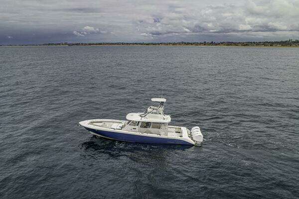 2015 Everglades 435 Center Console - Image 1