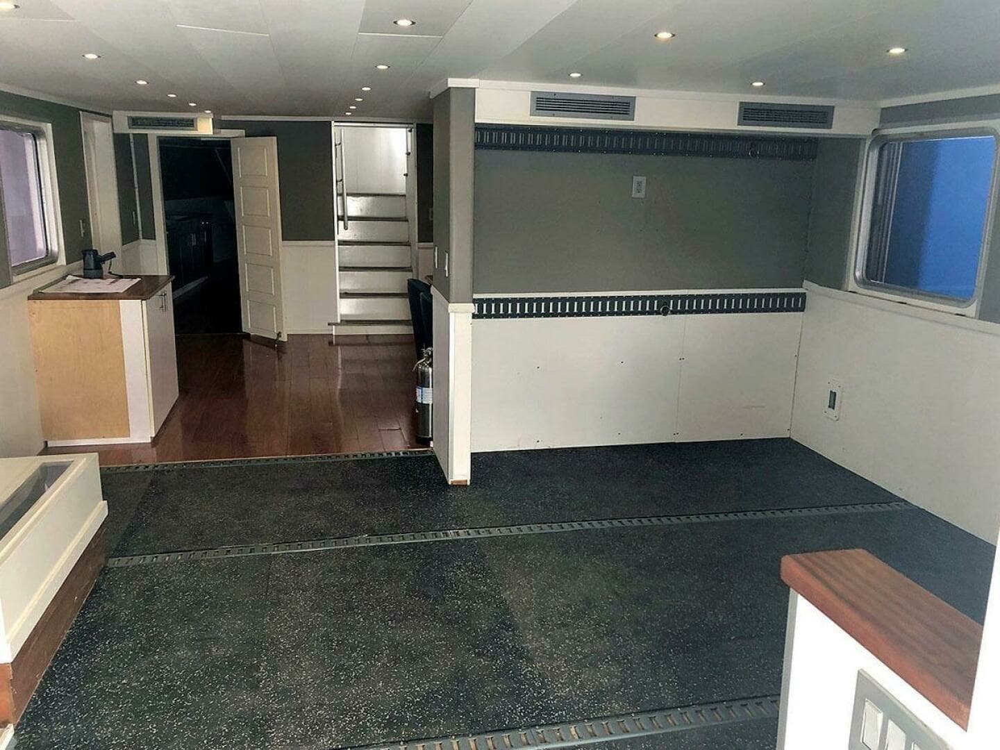 2013 Ocean Voyager 95 Expedition - Image 26