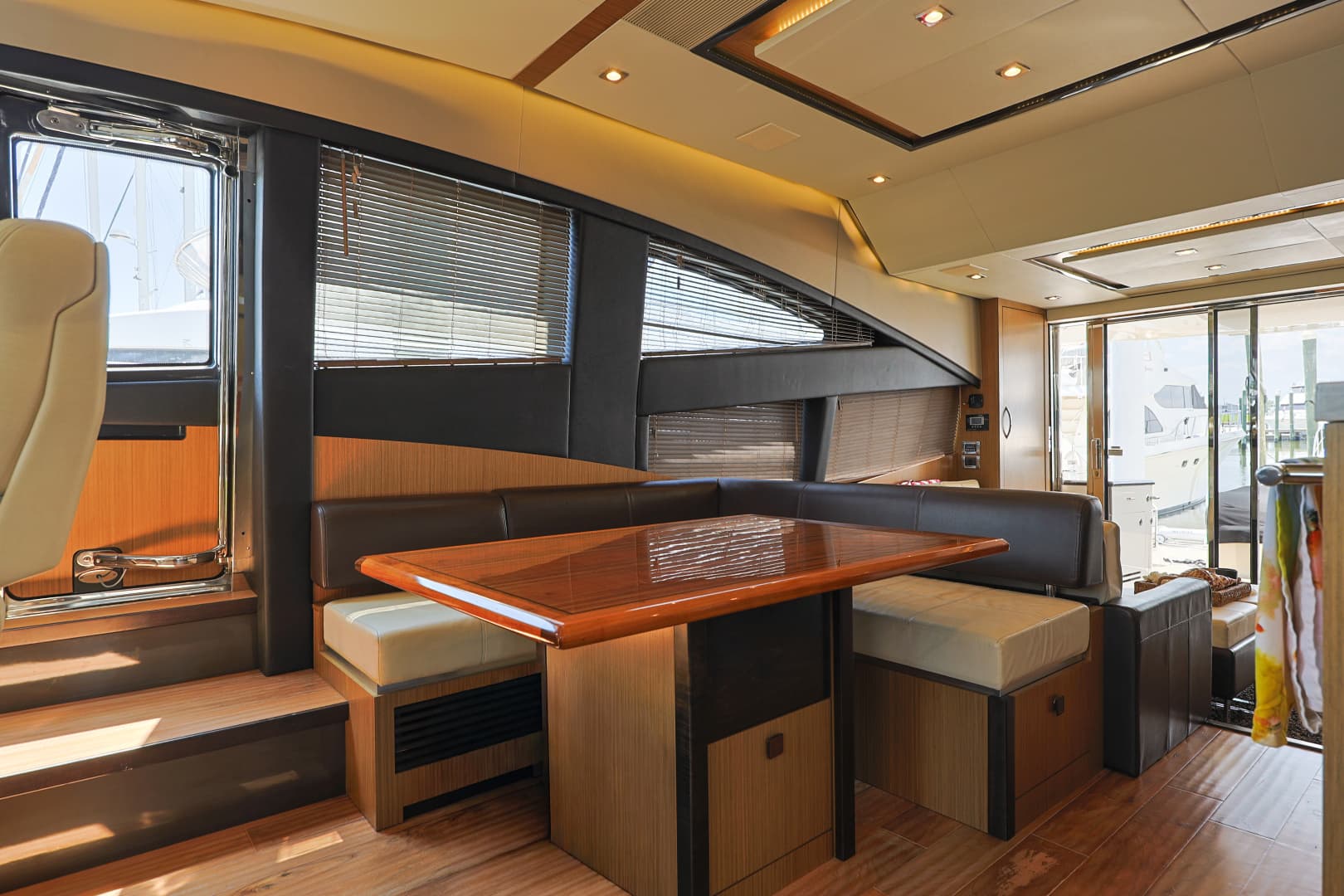 2017 Sea Ray L650 Fly - Image 32