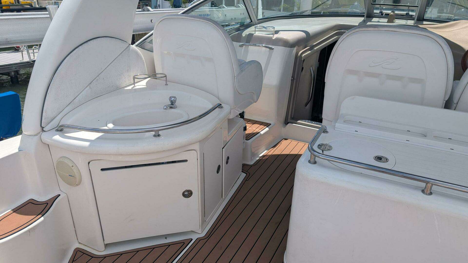 2008 Sea Ray 340 Sundancer Sportsman - Image 8