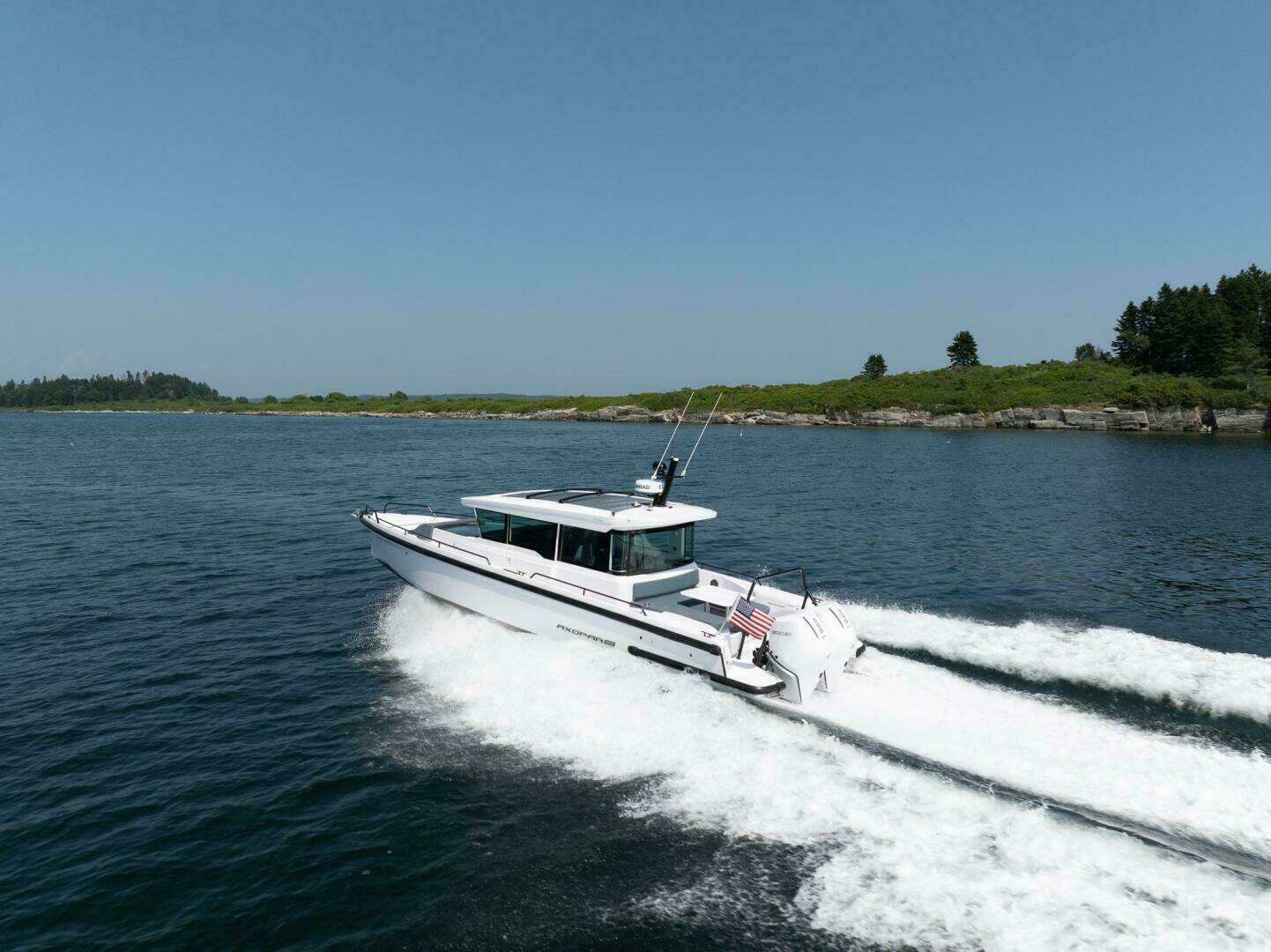 2026 Axopar 37 U-Sofa - Image 2