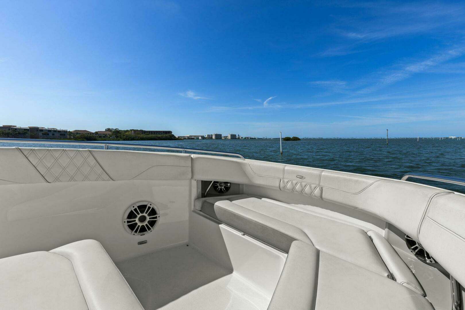 2020 Regal 33 SAV - Image 25