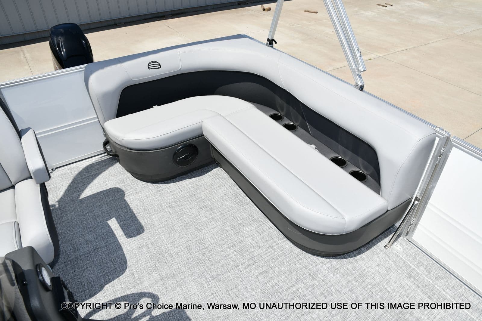 2026 Sun Tracker Party Barge 16 - 58