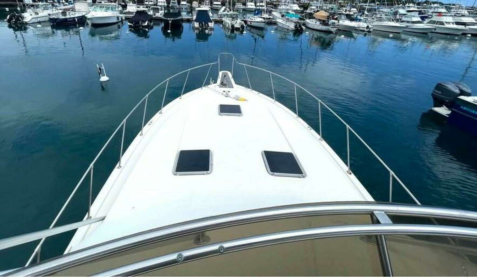 1986 Chris-Craft 422 COMMANDER - Image 10