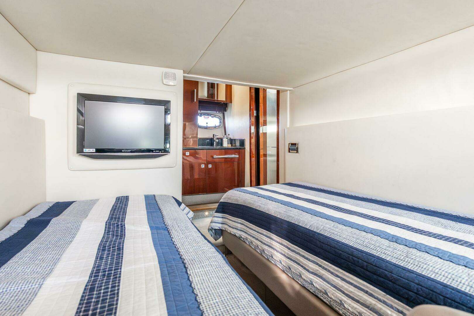 2009 Sea Ray 47 Sundancer - Image 16
