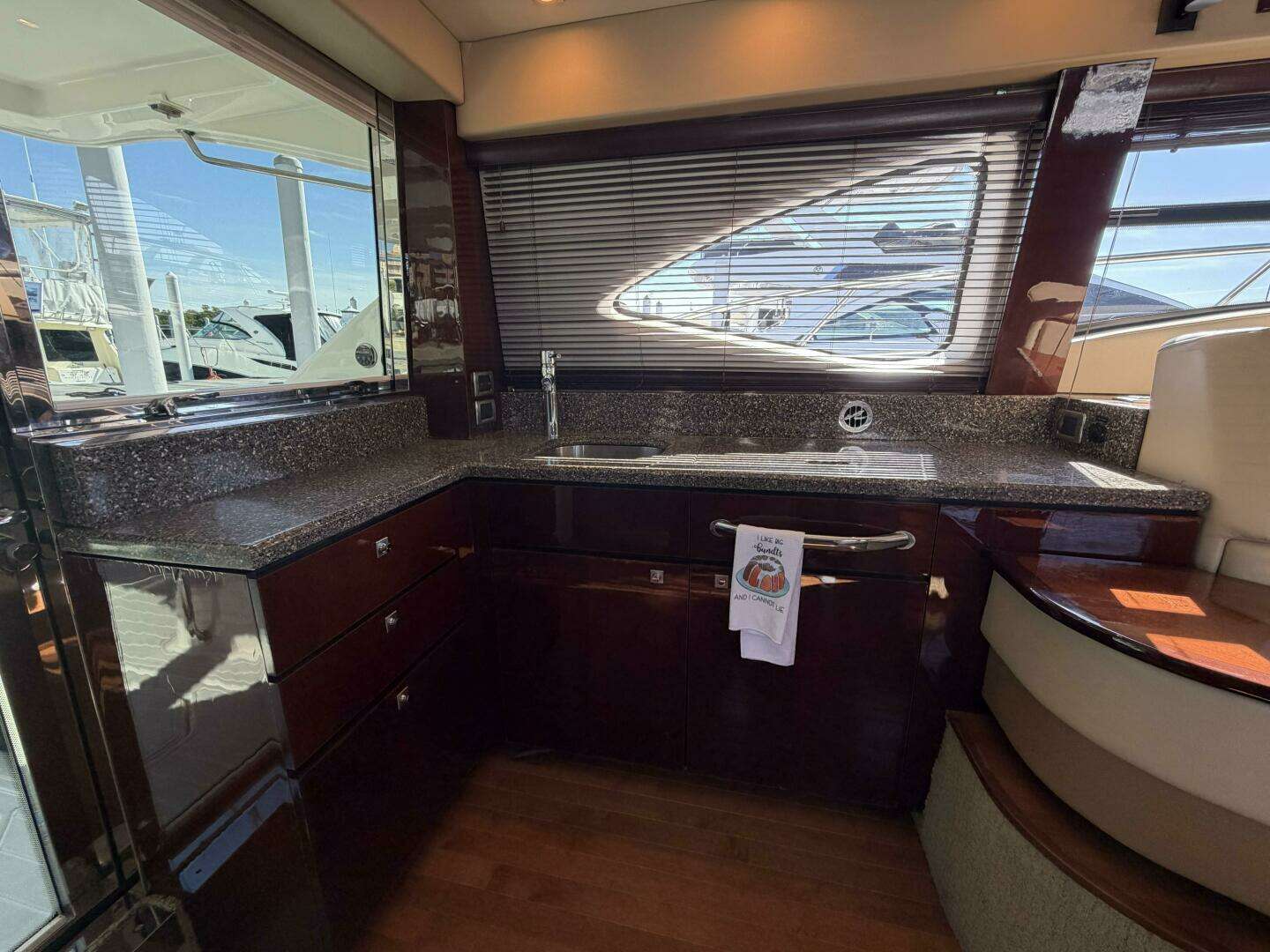 2008 Sea Ray 47 Sedan Bridge - Image 18