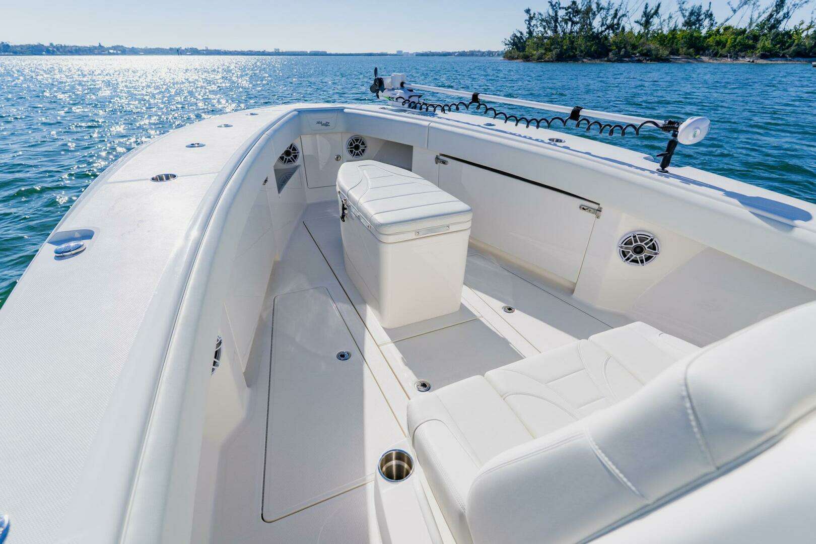 2025 SeaVee 370z - Image 9