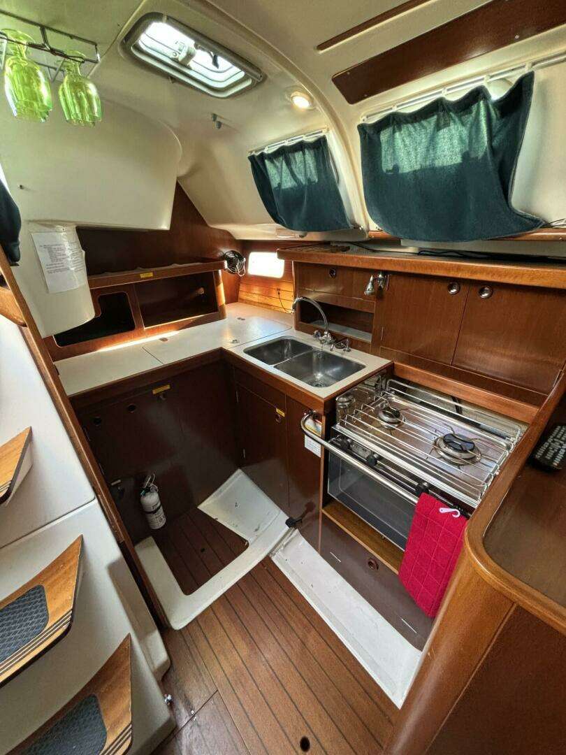 1997 Beneteau Oceanis 351 - Image 13
