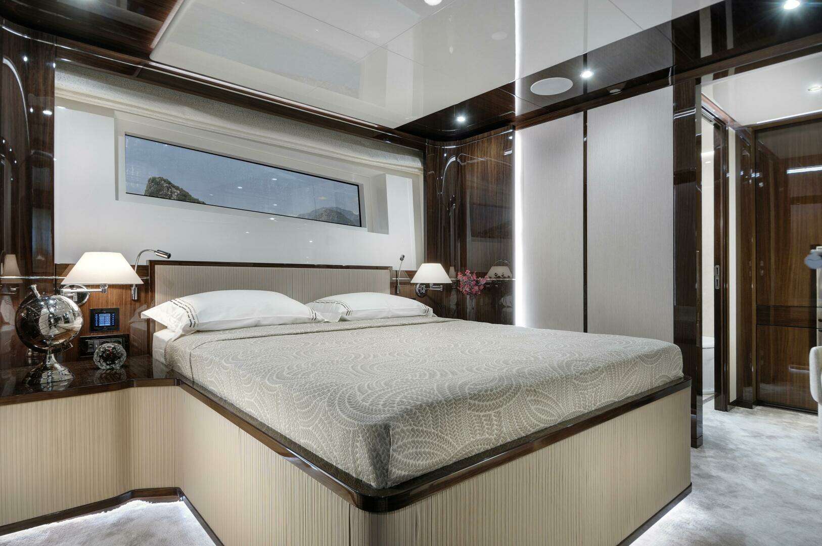 2026 Lazzara Yachts UHV 100 - Image 20