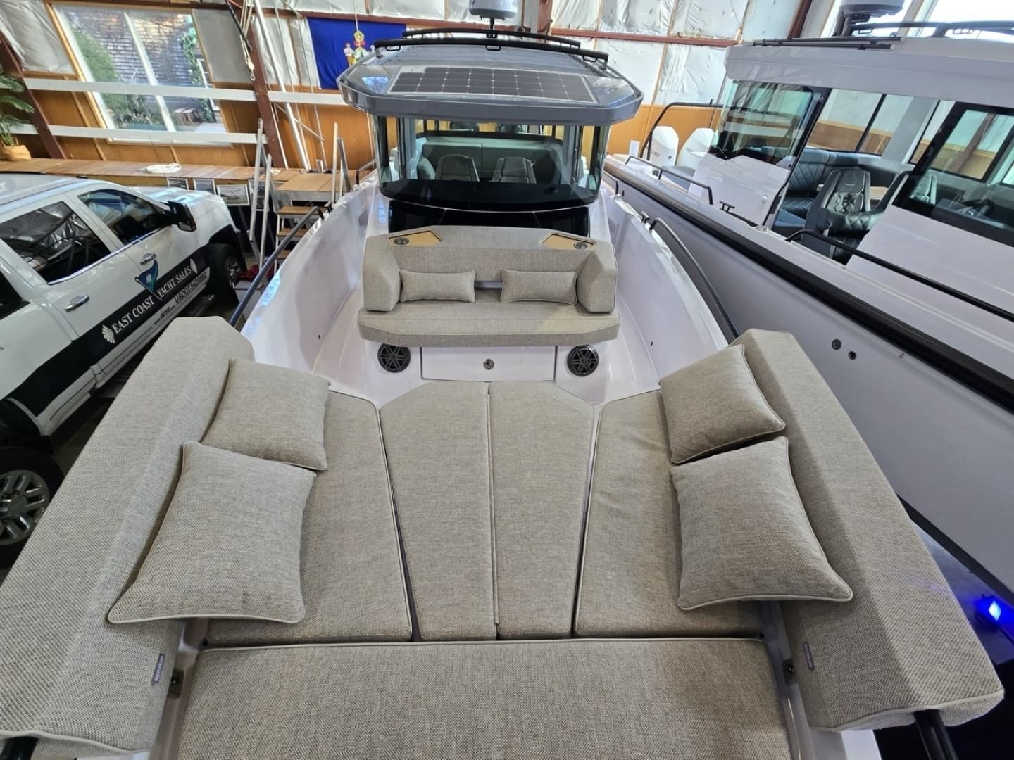 2026 Axopar Cross Cabin - Image 25