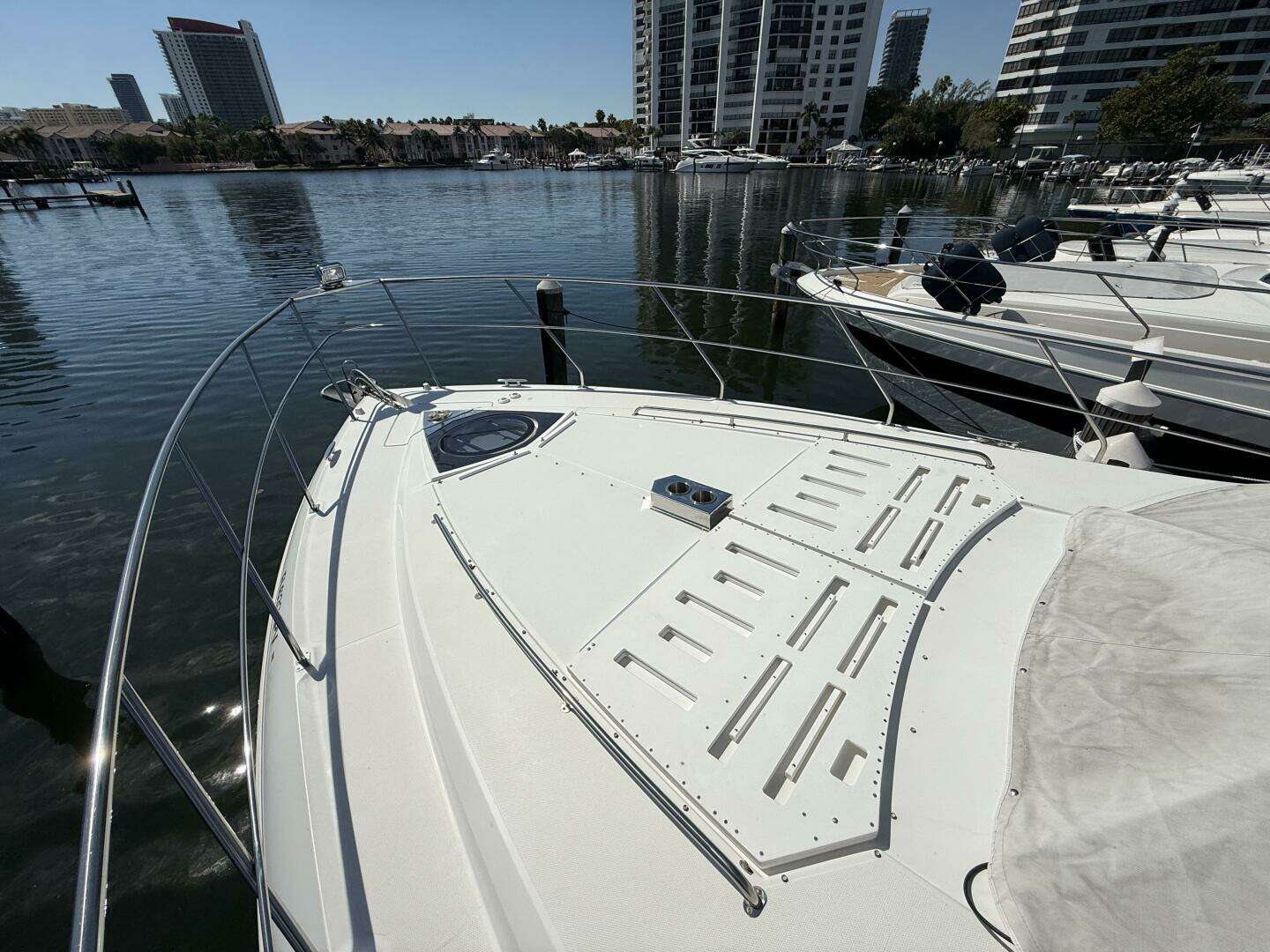 2014 Cruisers Yachts 45 Cantius - Image 48