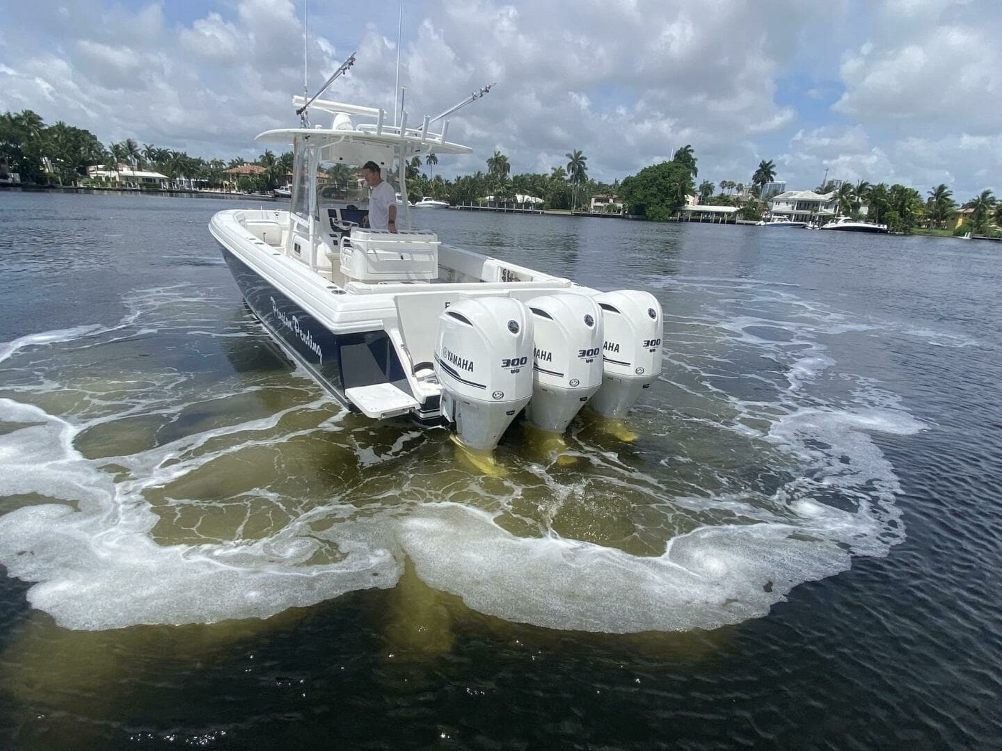 2006 Intrepid 370 - Image 5