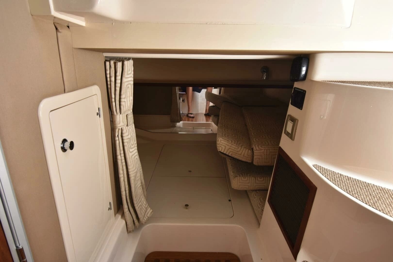 2016 Grady-White 330 Express - Image 18