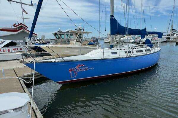 1986 Catalina 38 - Image 1