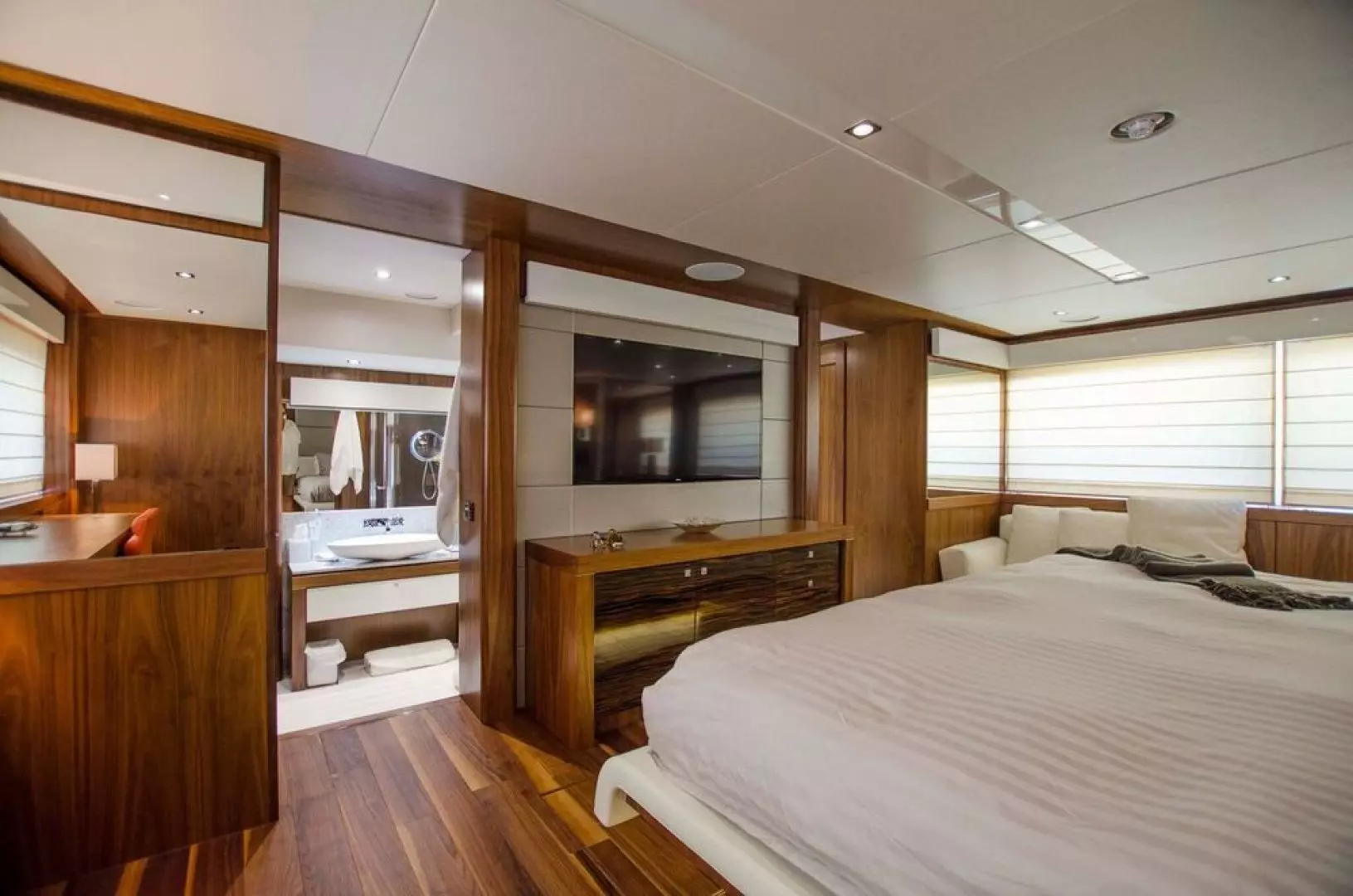 2015 Sunseeker Sport Yacht - Image 23