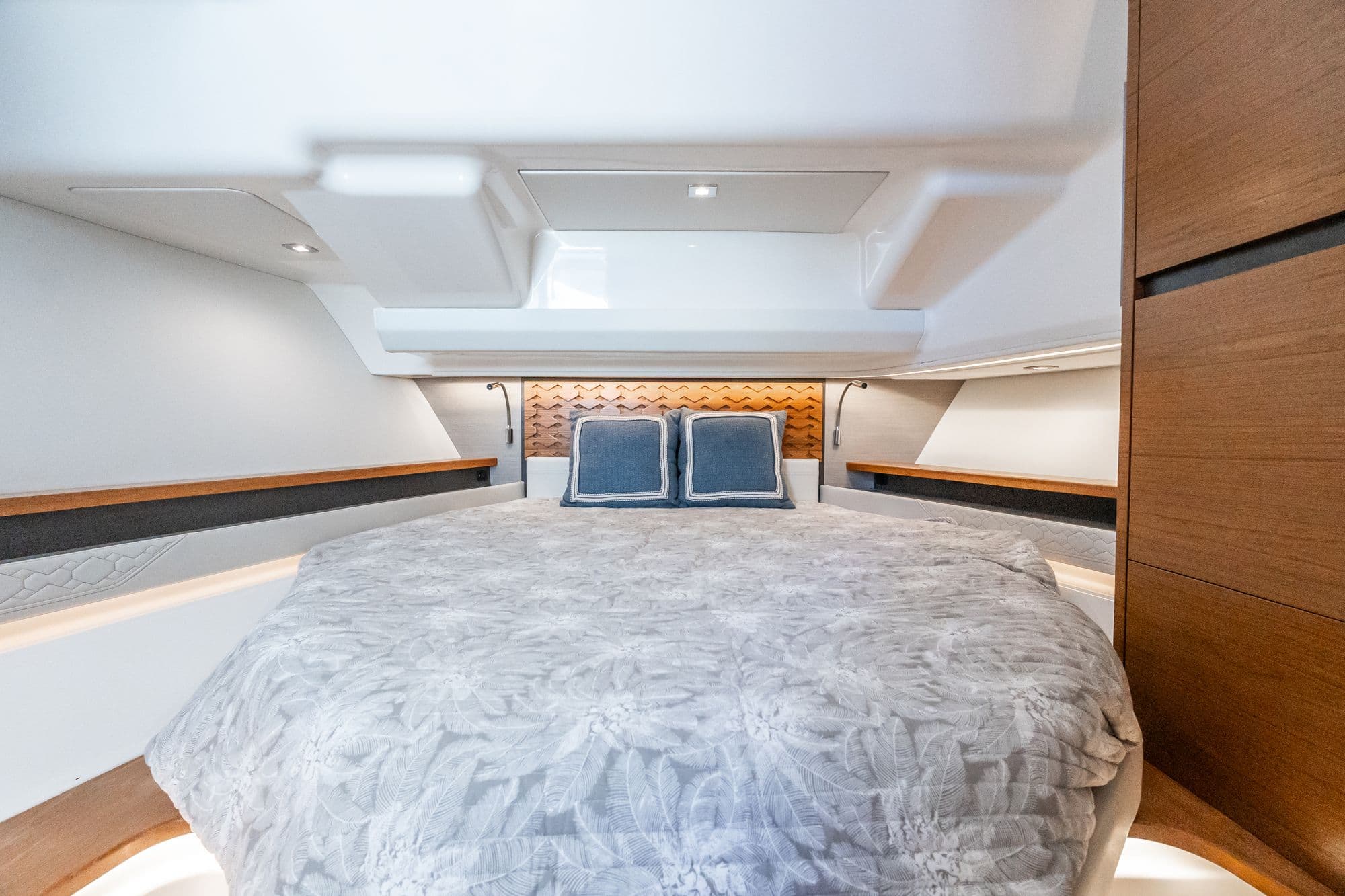 2022 Tiara Yachts 48 LS - 95