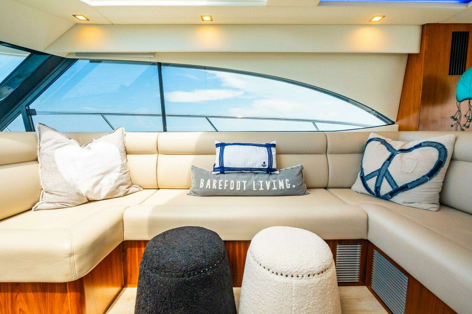 2019 Riviera 4800 Sport Yacht - Image 31