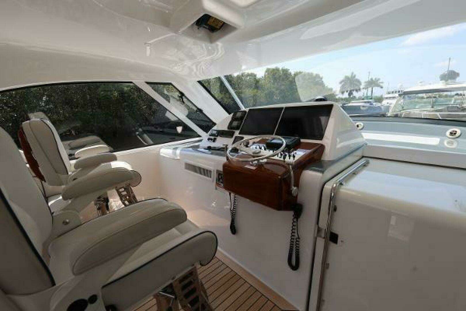2018 Hatteras 45 Express Sportfish - Image 20