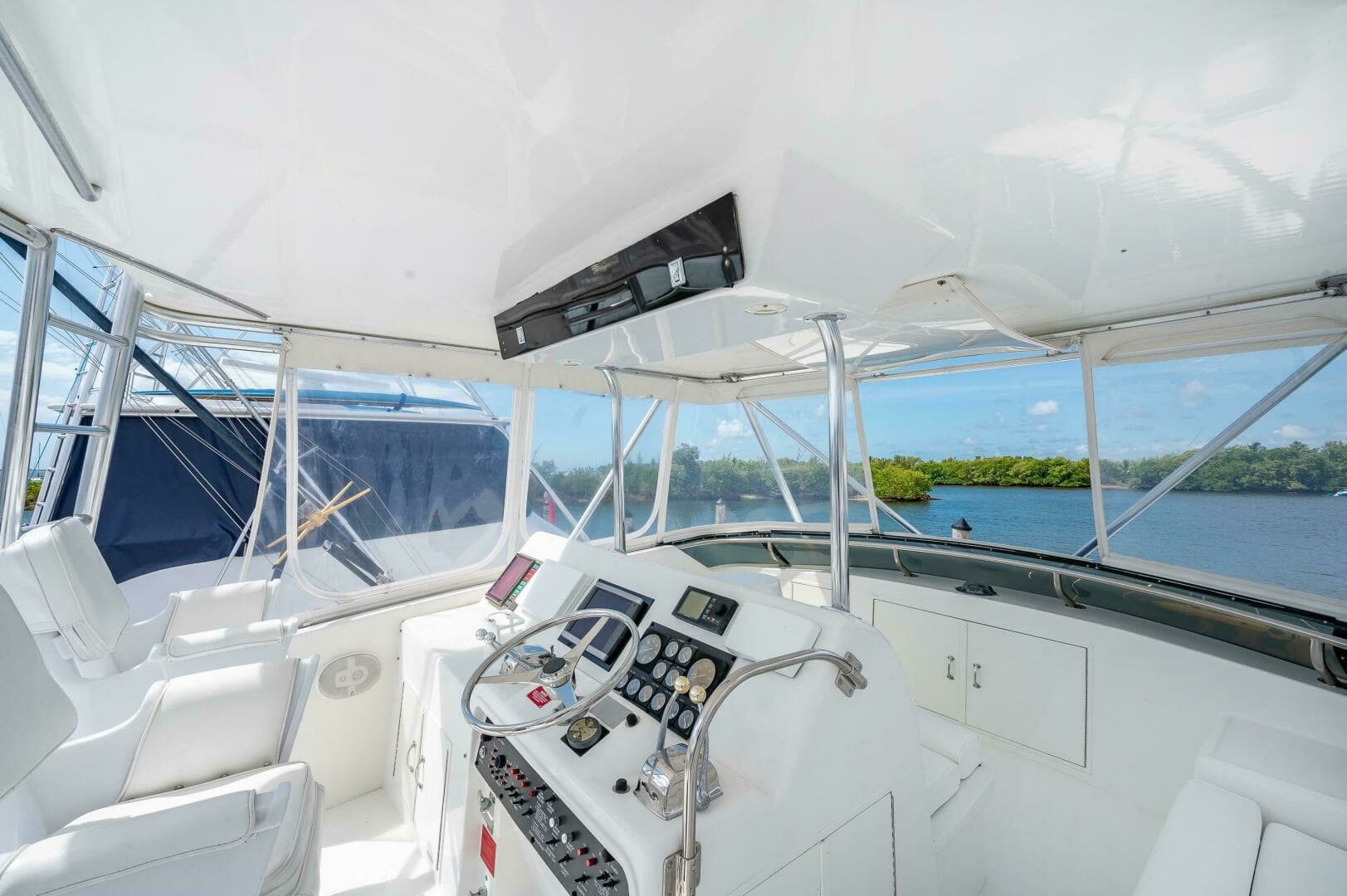 1992 Hatteras 50 Convertible - Image 6