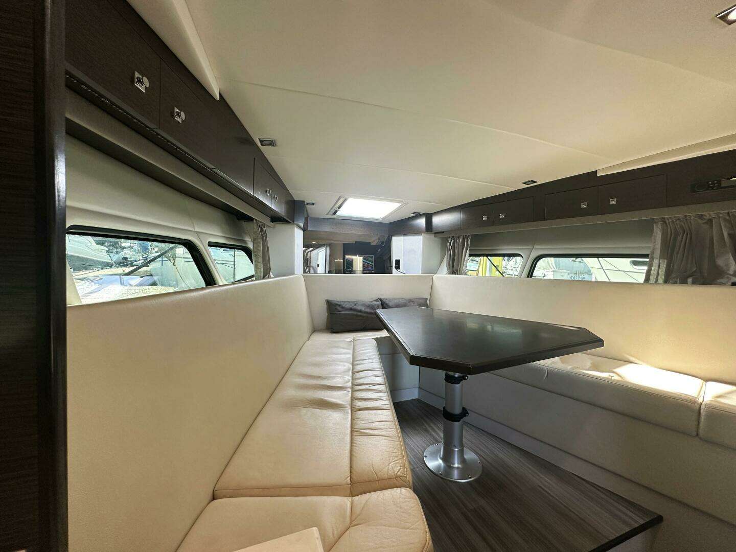 2017 Cruisers Yachts 390 Express Coupe - Image 24