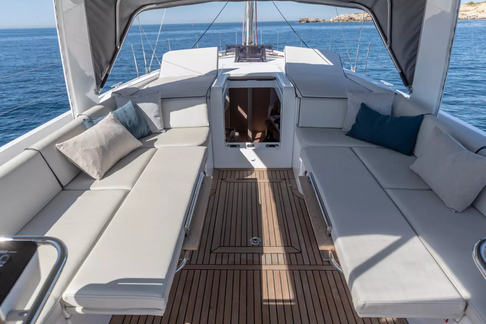 2026 Beneteau Oceanis Yacht 54 - Image 8