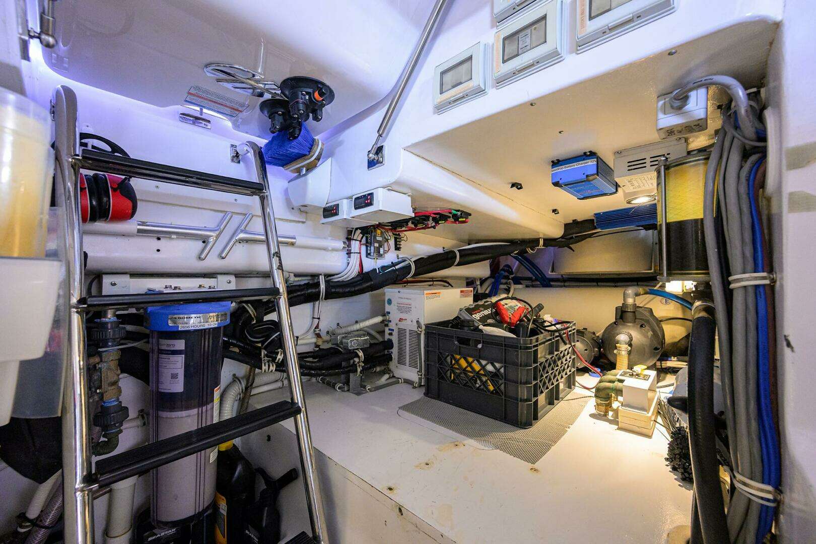 2013 Hatteras GT63 - Image 49