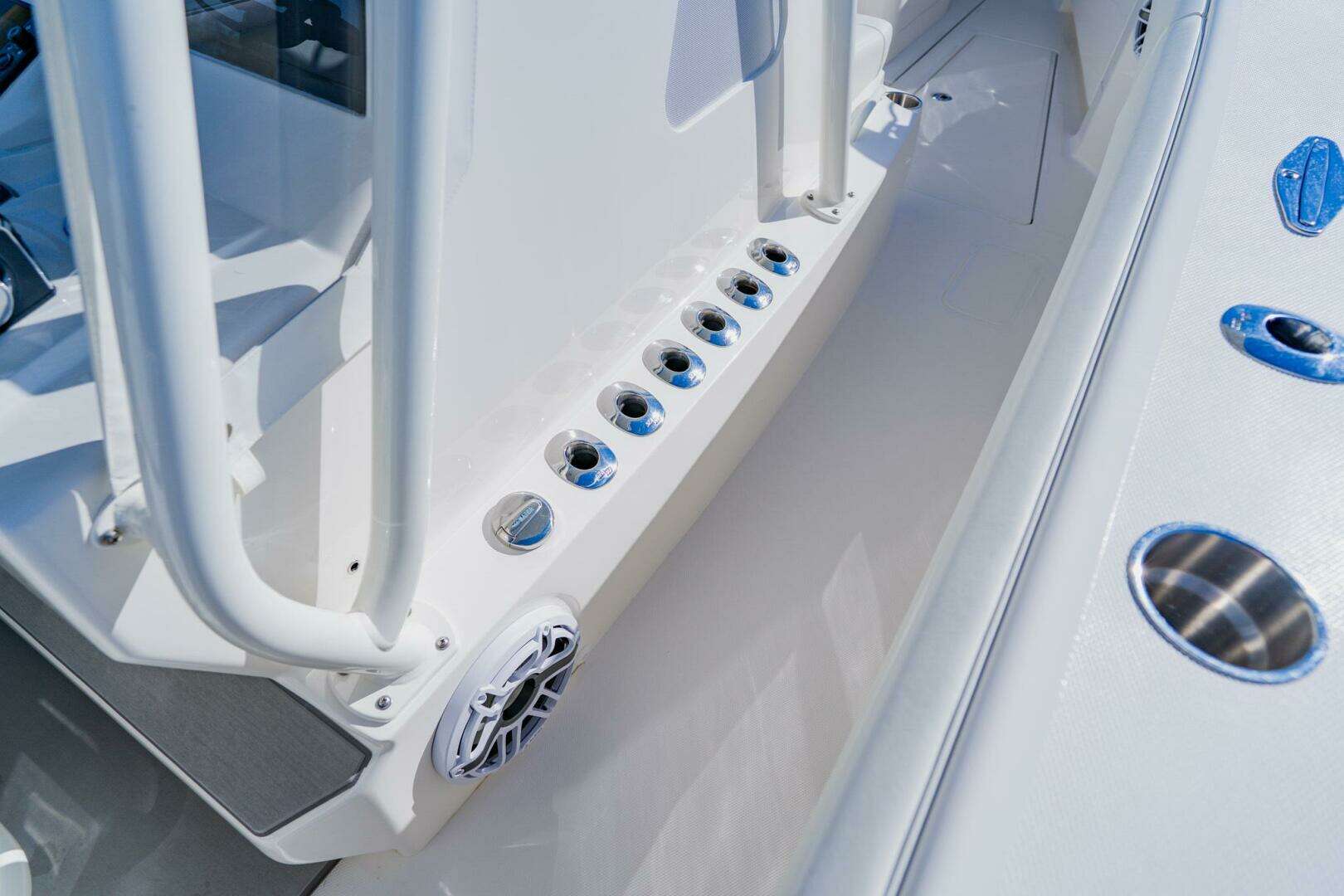 2025 SeaVee 370z - Image 24