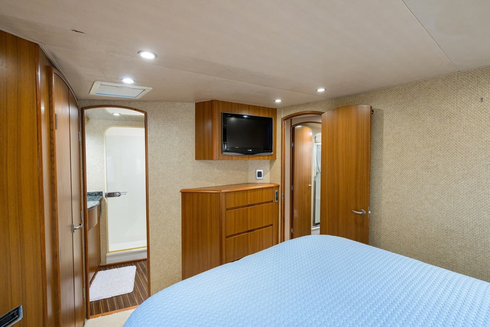 2008 Viking 60 Convertible - Image 38