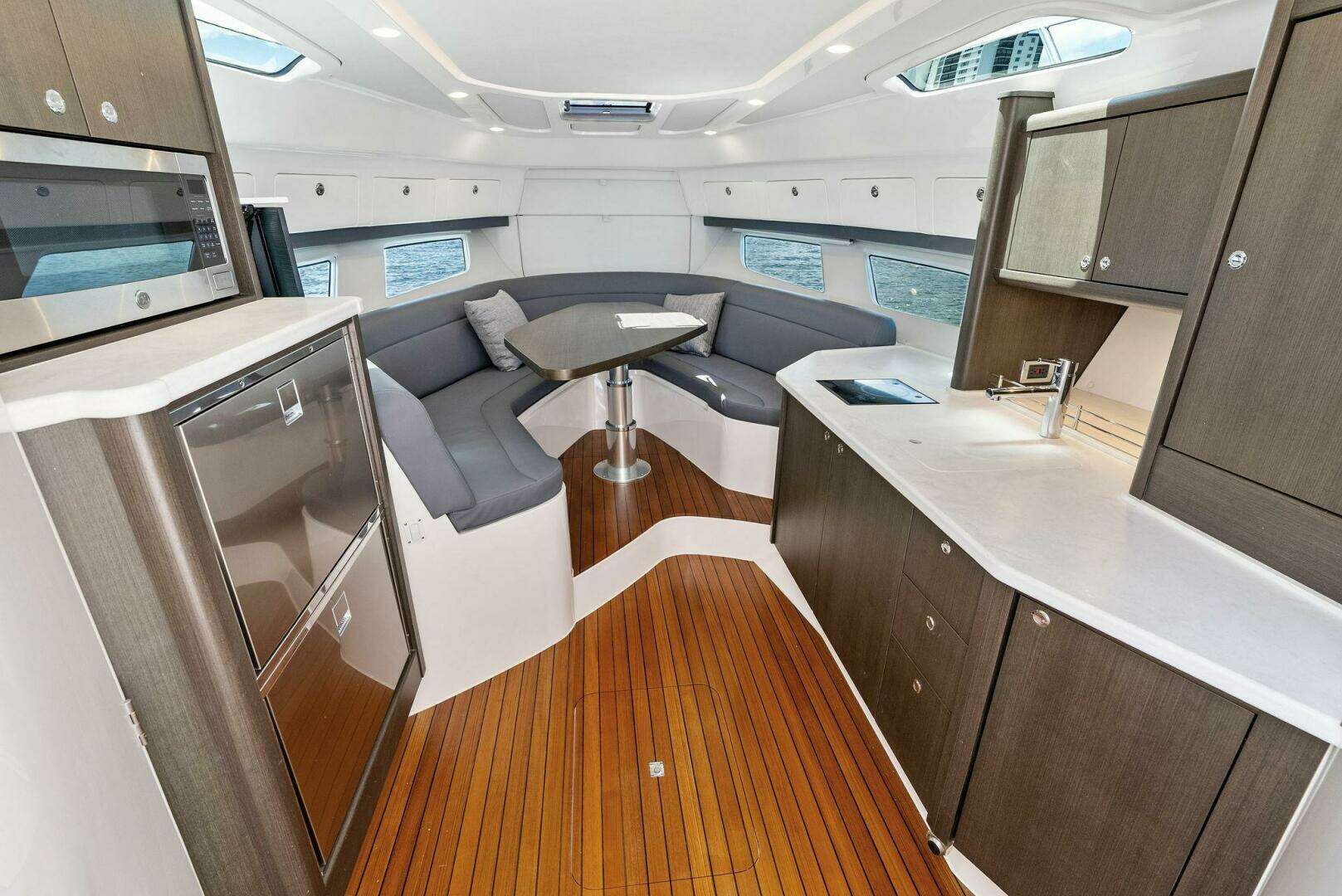 2022 Intrepid 438 Evolution - Image 51