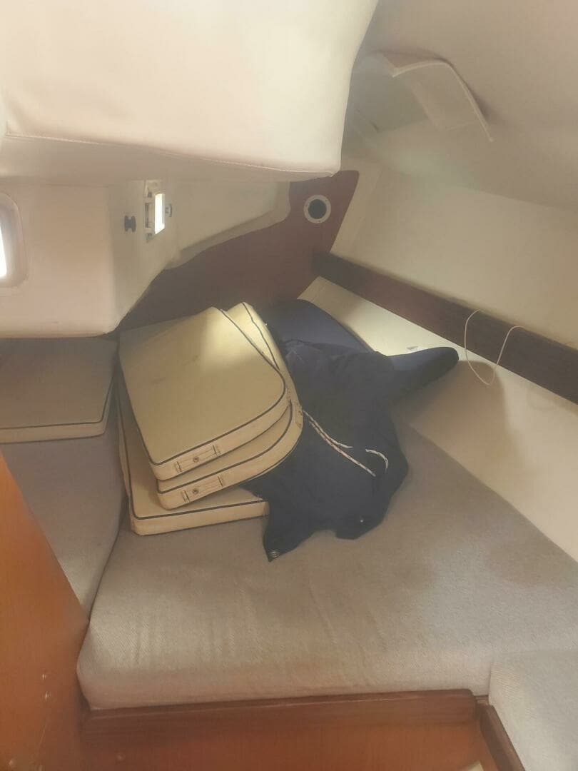 1985 Beneteau First 375 - Image 30