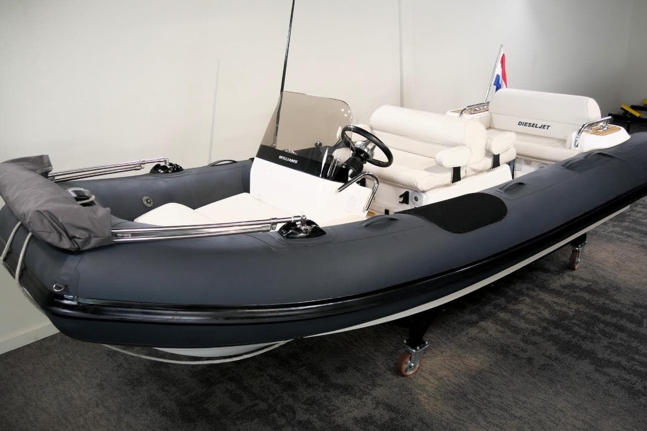 2017 Williams Jet Tenders Dieseljet 445, sleek design, luxury seating, and modern features.