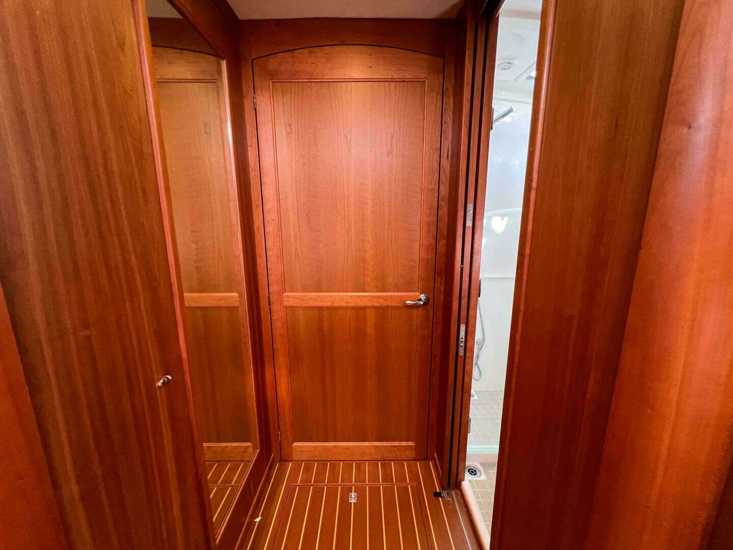2018 Sabre 45 Salon Express - Image 10