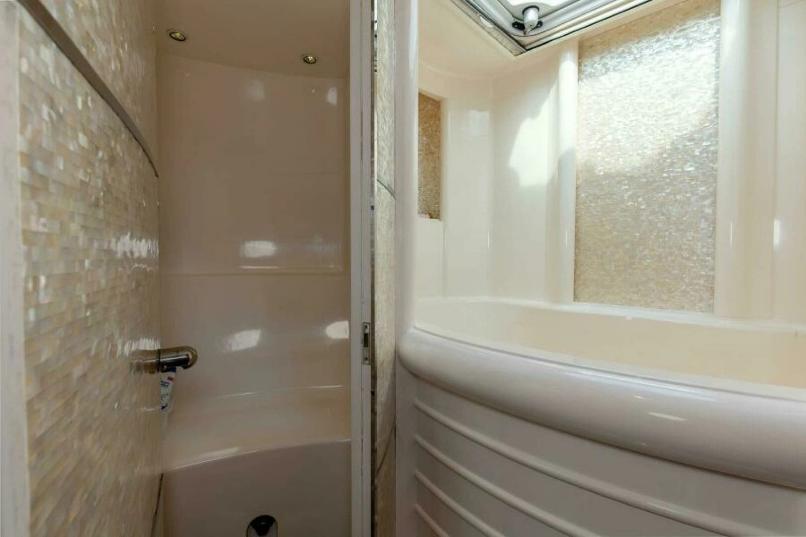 2004 Ebony Custom Sportfish 65 Convertible - Image 27