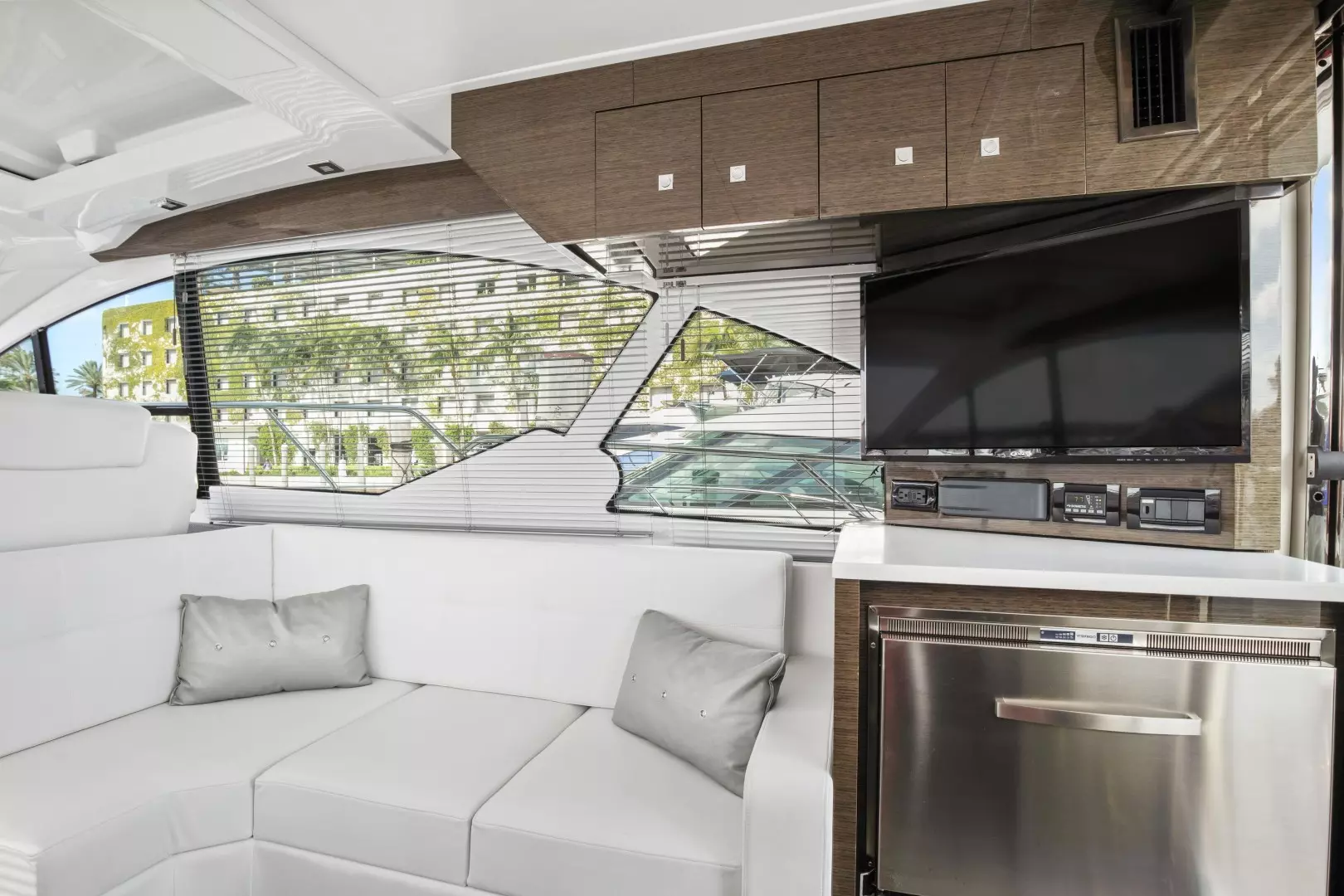 2019 Cruisers 50 Cantius - Image 17