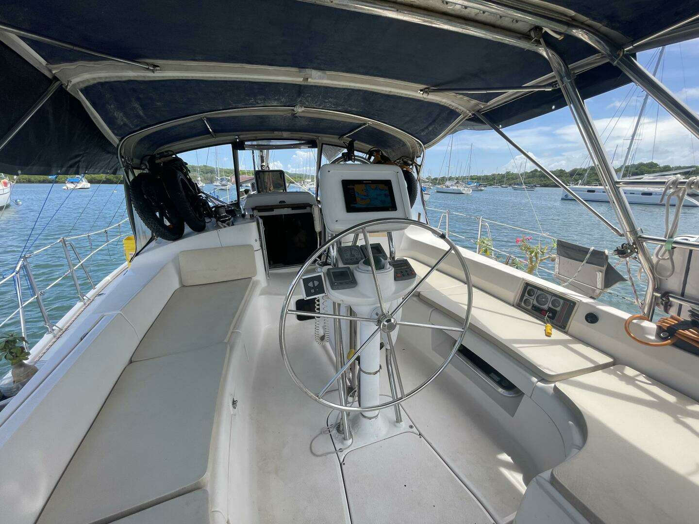 2004 Hunter 44 Aft Cockpit - Image 12
