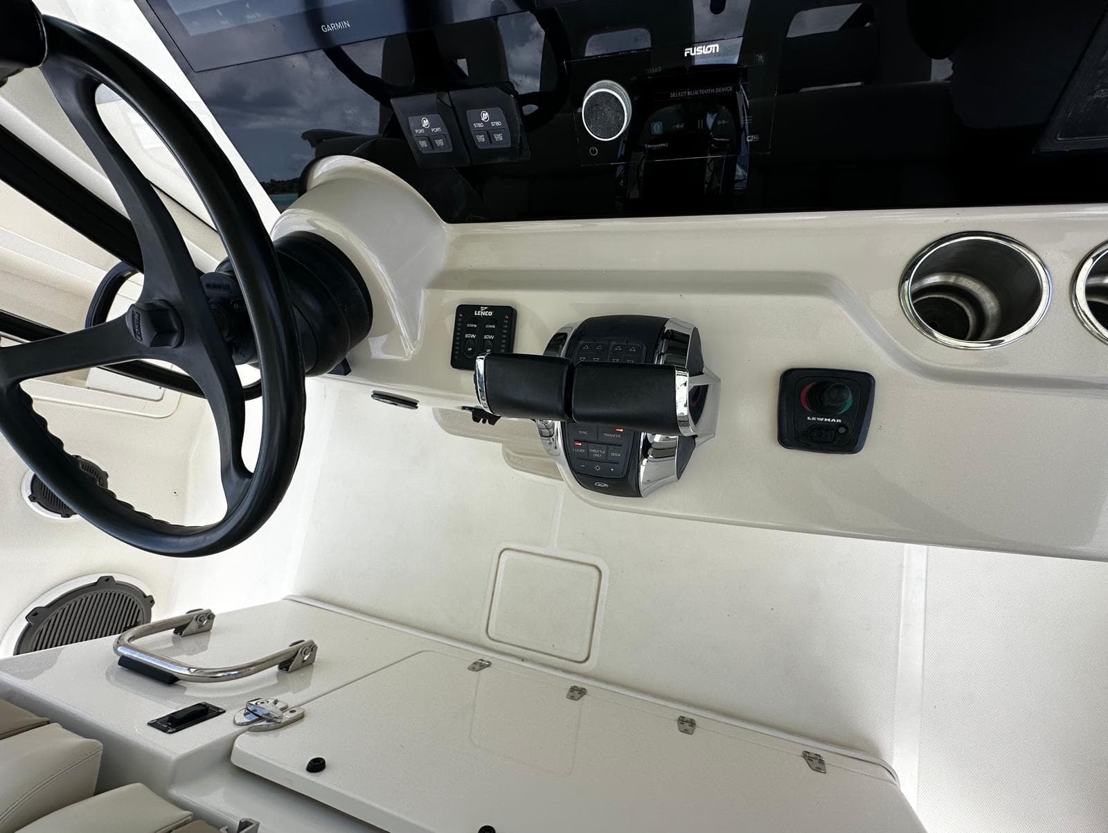 2020 Boston Whaler 380 Outrage - 64