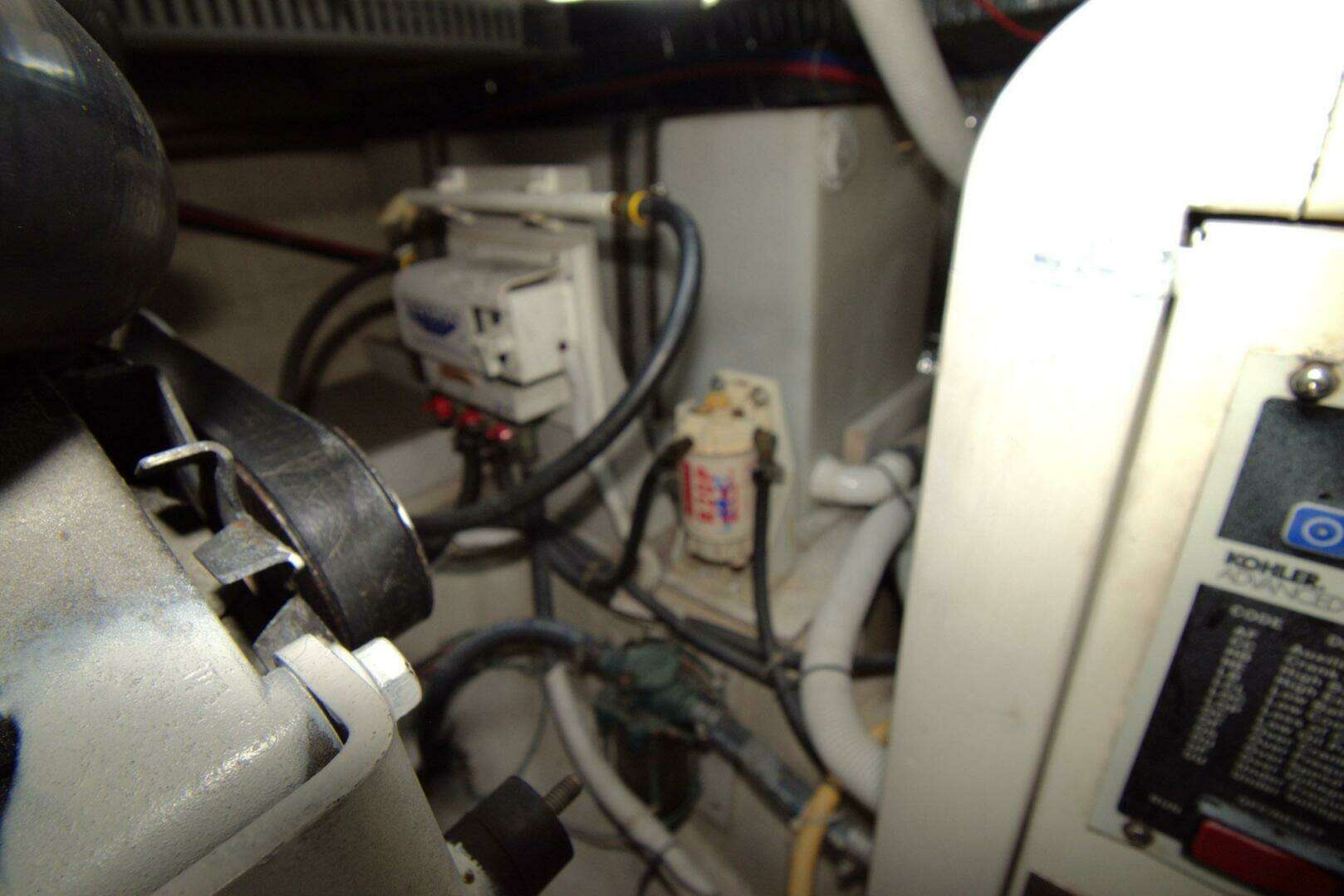 2005 Carver 444 Cockpit Motor Yacht - Image 57