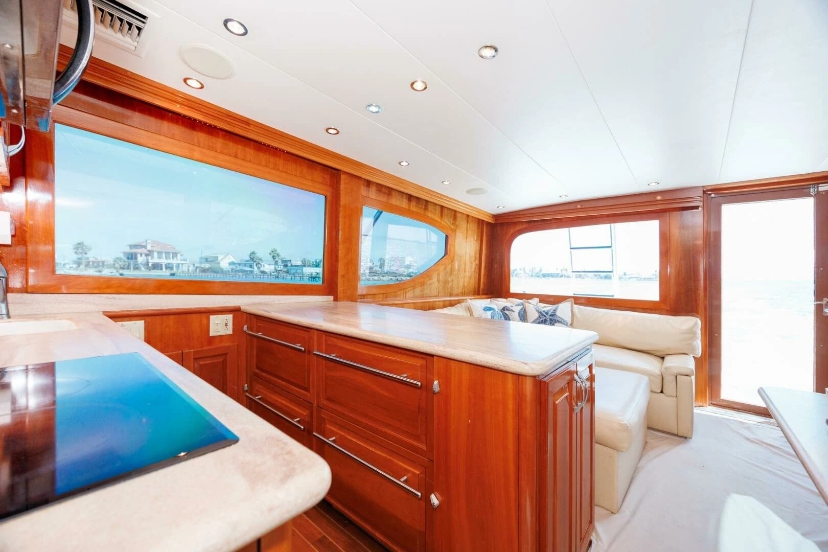 2002 Hatteras 50 Convertible - Image 11