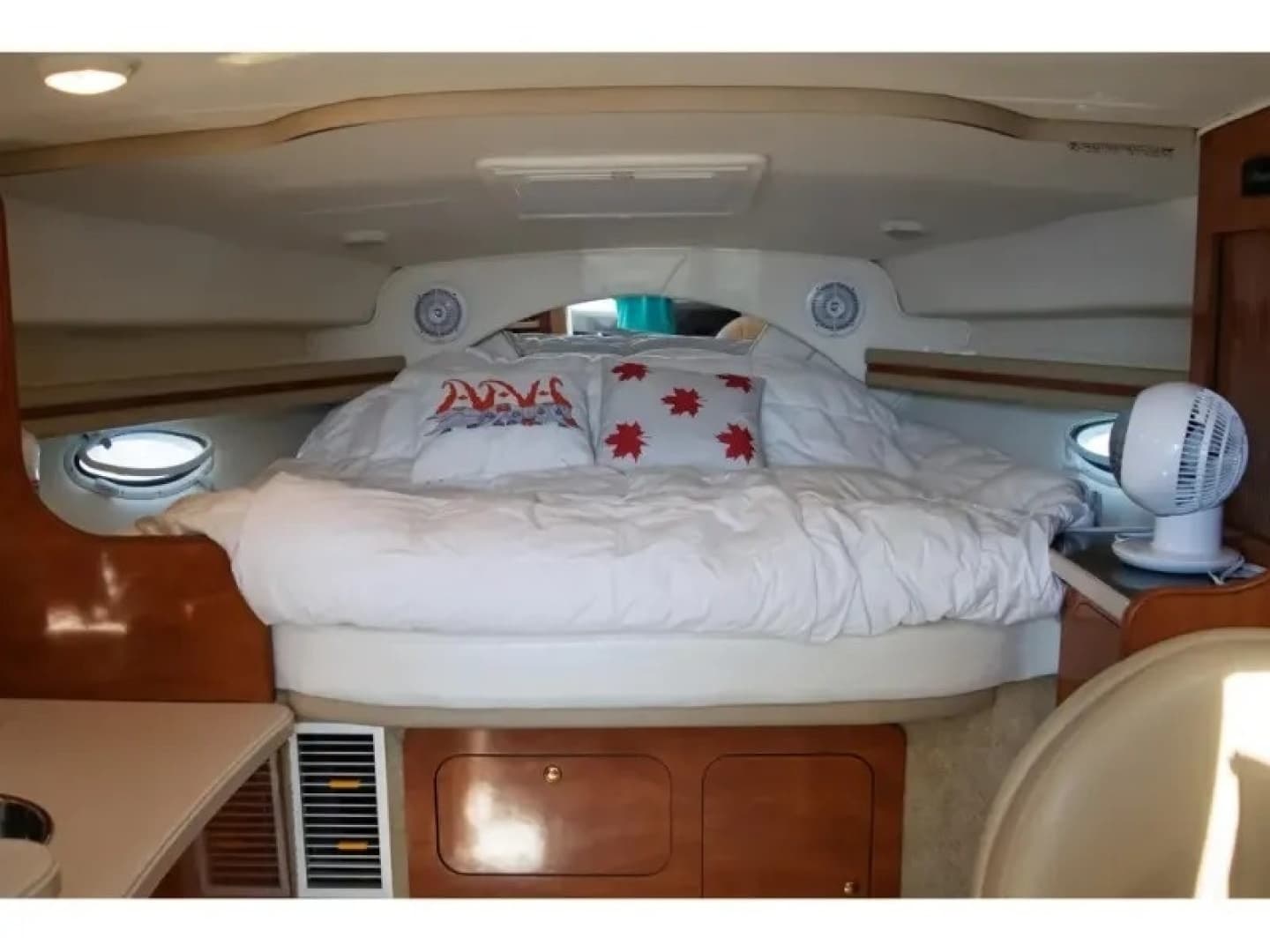 2003 Rinker Fieste Vee 342 - Image 47