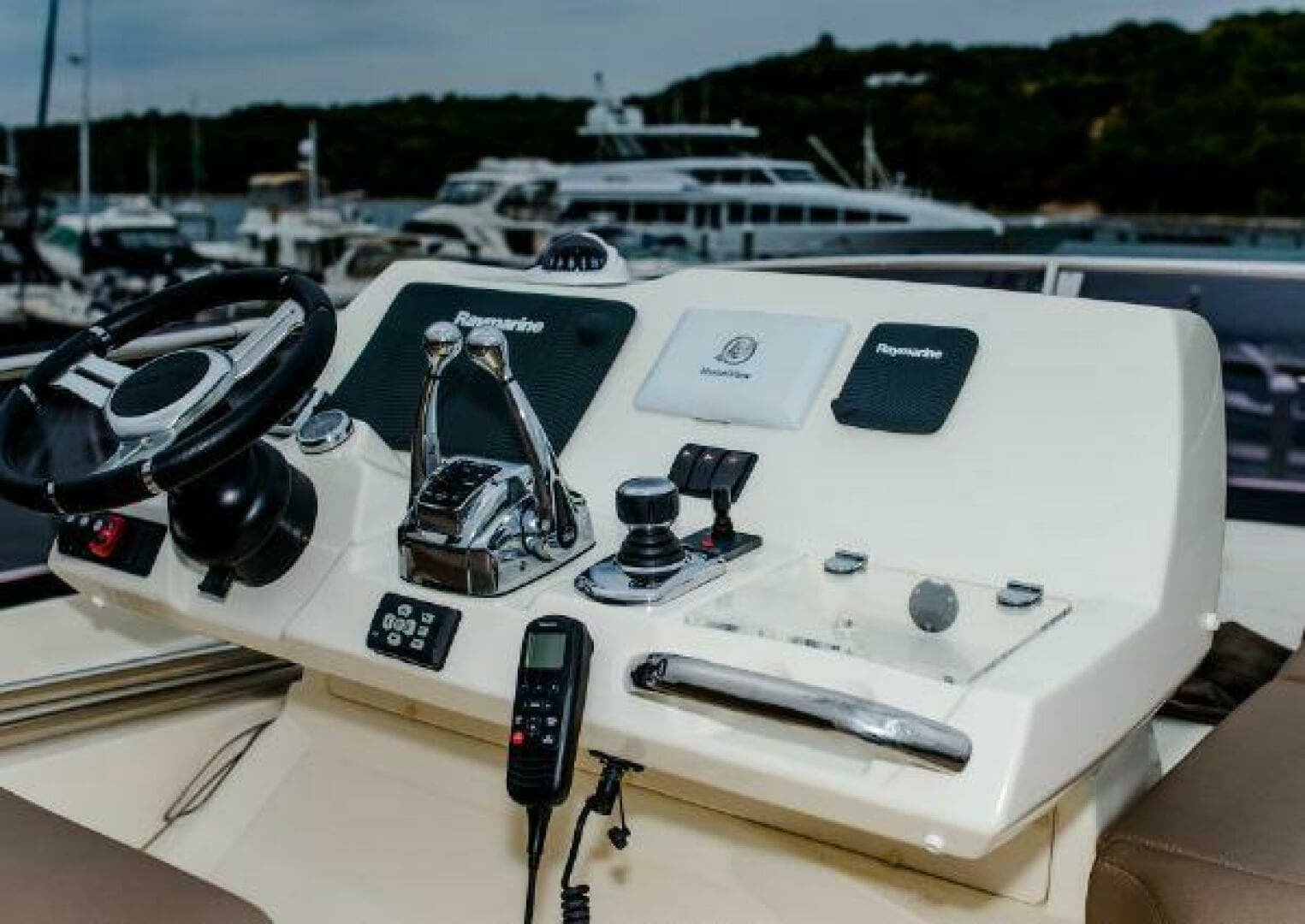 2014 Prestige 550 - Image 14