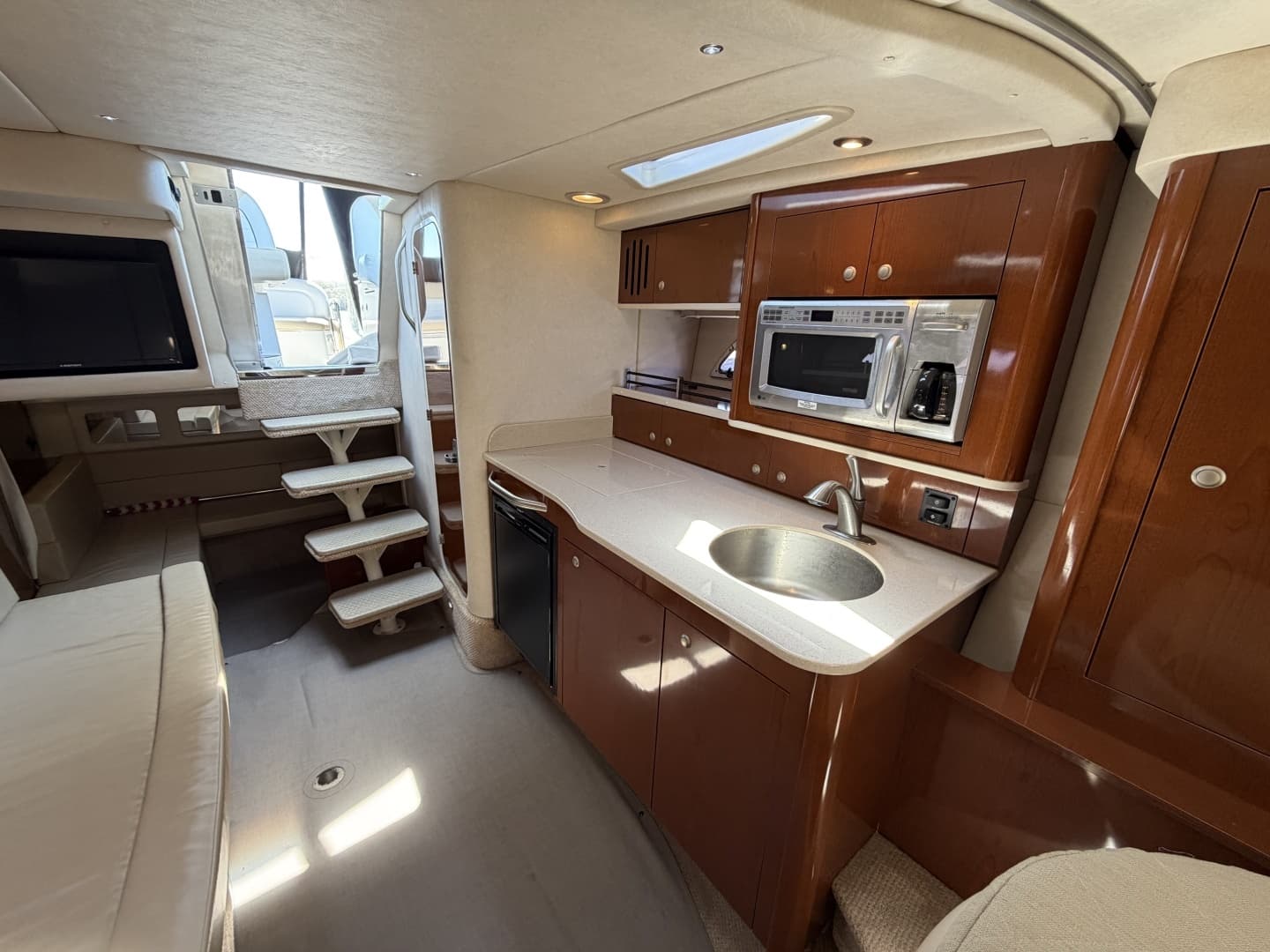 2008 Sea Ray 330 Sundancer - Image 16