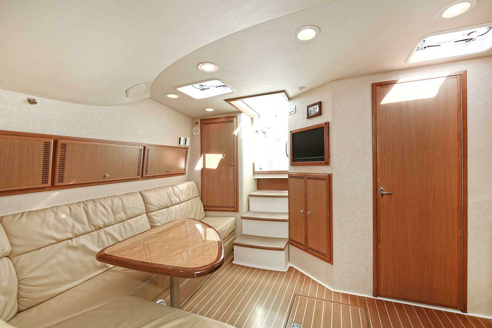 2007 Cabo Express with Tower - Image 16
