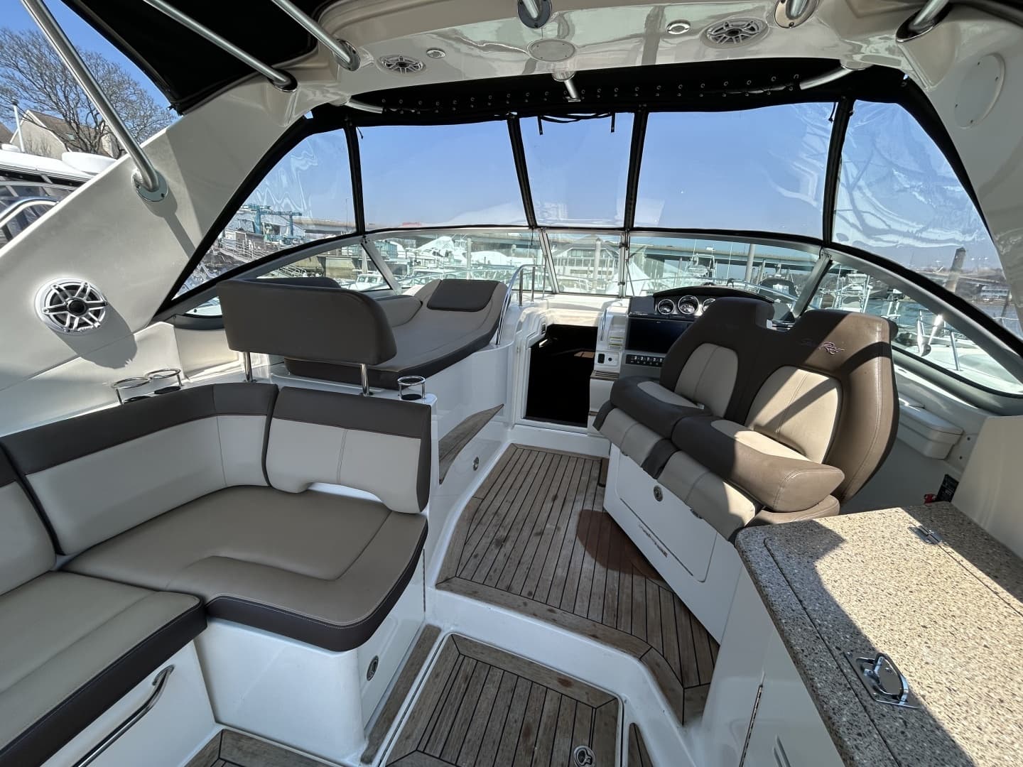 2014 Sea Ray 350 Sundancer - Image 4