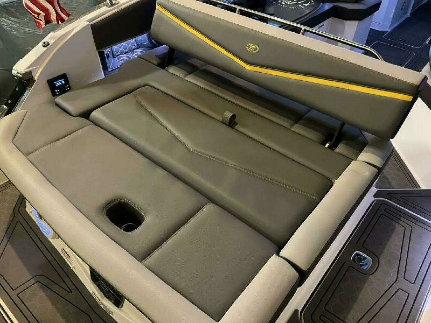 2021 Cobalt R8 Surf - Image 26