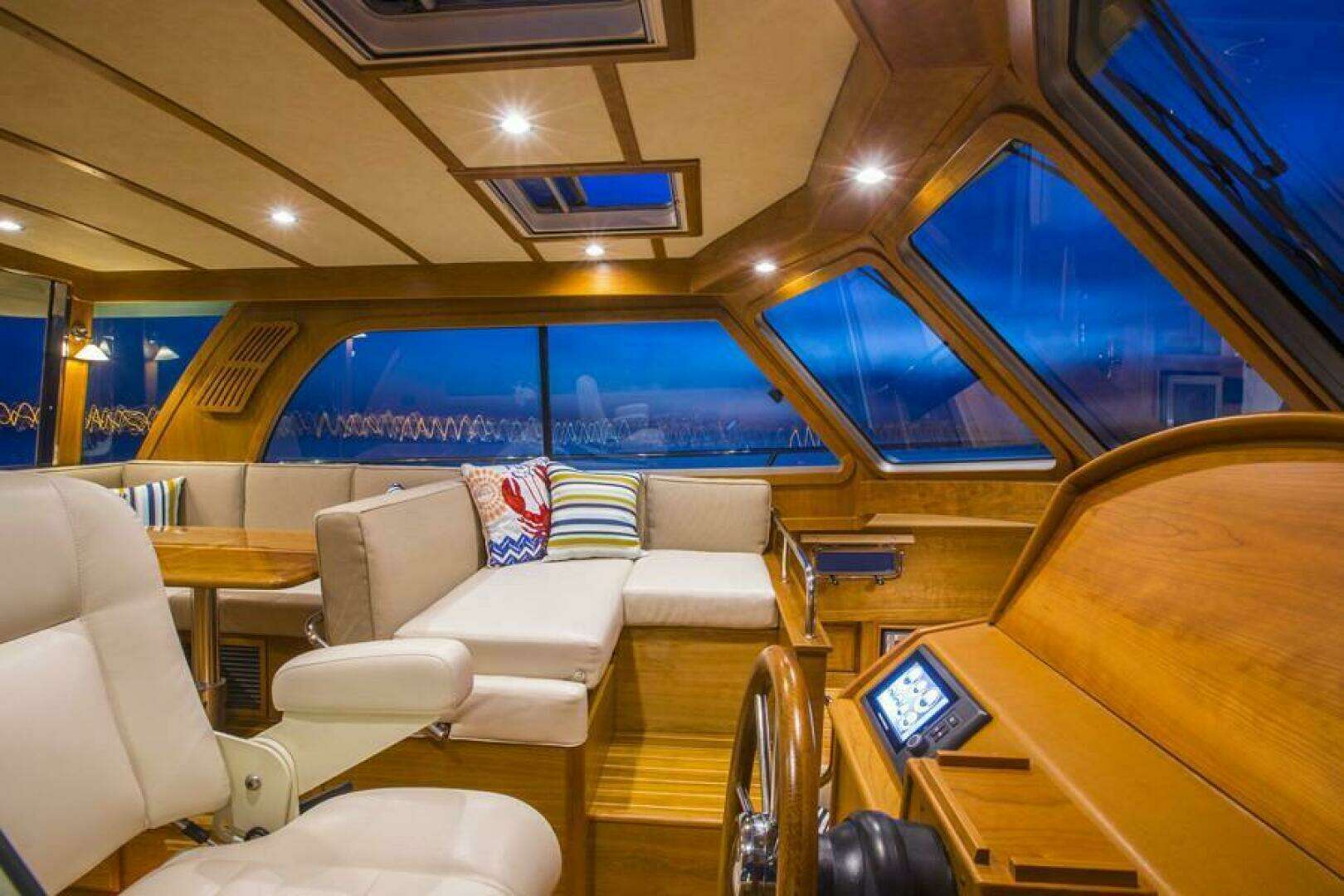 2026 Sabre 38 Salon Express - Image 8