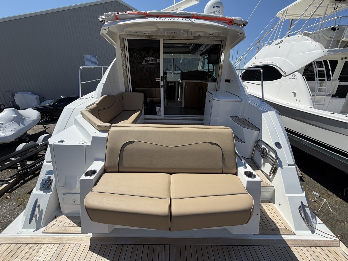 2016 Cruisers Yachts 41 Cantius - Image 7
