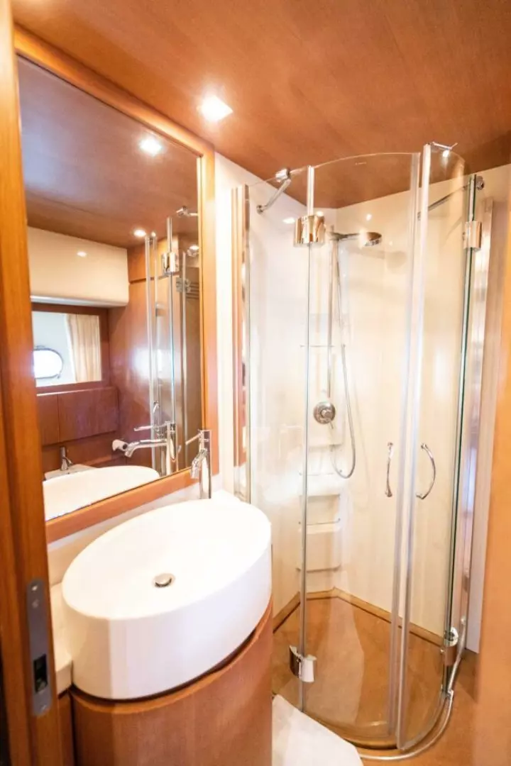 2007 Ferretti Yachts 780 - Image 32