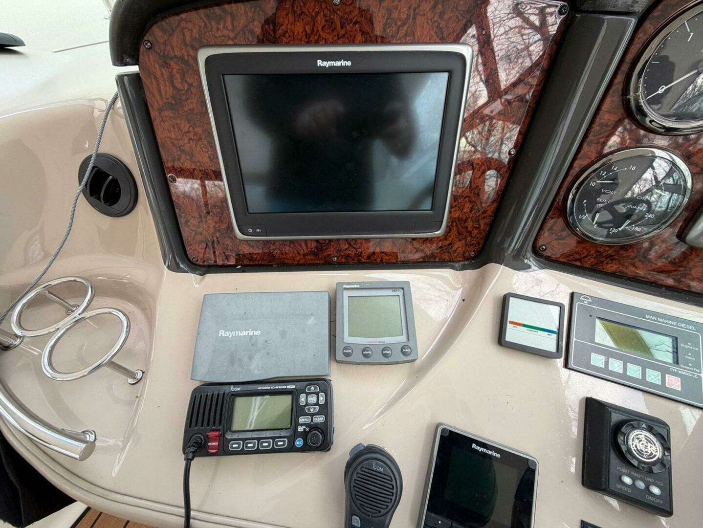 2004 Sea Ray 500 Sundancer - Image 19