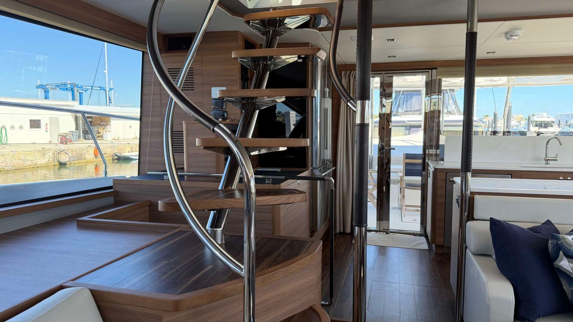 2025 Aquila 54 ENCLOSED BRIDGE - Image 59