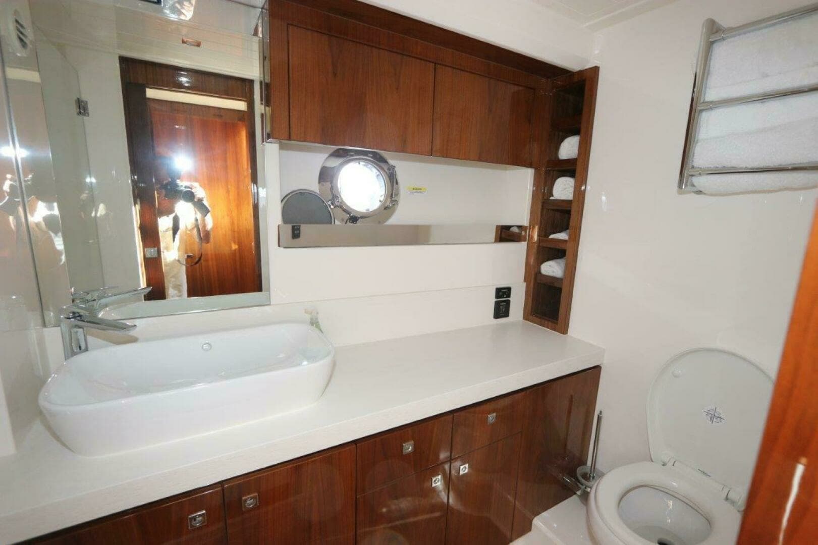 2020 Riviera 6000 Sport Yacht - Image 39
